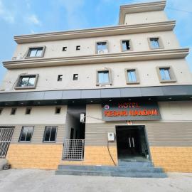 Hotel Shree Kesari Nandan，位于德瓦尔卡的酒店