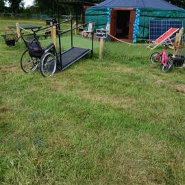 Escape to family Yurt in Chester，位于Mickle Trafford的酒店