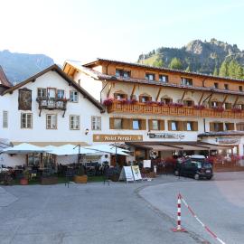 Hotel Pordoi - Fam Furgler，位于阿拉巴的酒店