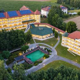 Wellnesshotel Parkschlössl zu Thyrnau Ihr adults only SPA Resort，位于Thyrnau的酒店