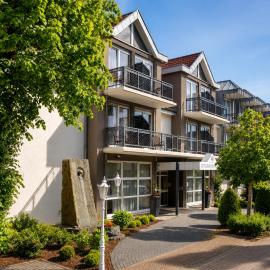 Kurhotel Grüttner mit eigenem Sole Thermal Schwimmbad 32 Grad und Saunalandschaft，位于埃尔维特的酒店