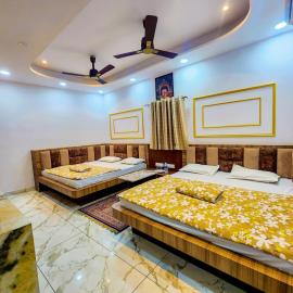Hotel Shree Karni Palace，位于Deshnoke的酒店