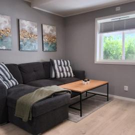 Modern 1BR City Centre Apt - Sleeps 4，位于奥塔的酒店
