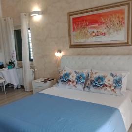 Viola di Mare Rooms and Parking，位于泰尔莫利的酒店