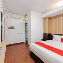 RedDoorz @ Best Hotel Jalan Dr. Sutomo Siantar,位于先达的酒店