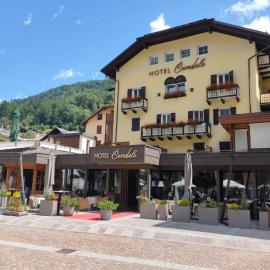 Cevedale Living Romance Hotel，位于科戈洛的酒店