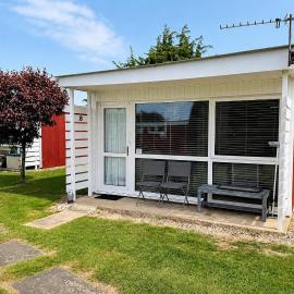 Lovely 4 Berth Chalet In The Coastal Village Of Heacham, Ref 92018Cs，位于赫彻姆的酒店