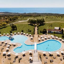 Lighthouse Golf & Spa Hotel - Mineral Pools, Premium All Inclusive, SPA & Beach Access, Free Parking，位于巴尔奇克的酒店