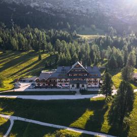 Hohe Gaisl，位于布拉伊埃斯的酒店