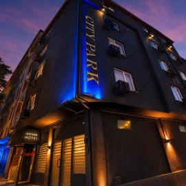 City Park Suites City Center Corlu,位于乔尔卢的酒店