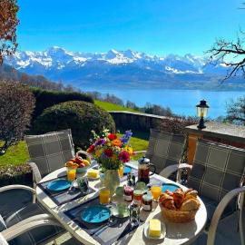 Lake Thun Alps Scenic Views and Concierge by SwissHut，位于锡格里斯维尔的酒店