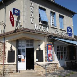 hôtel du centre，位于Saint-Benoît-du-Sault的酒店