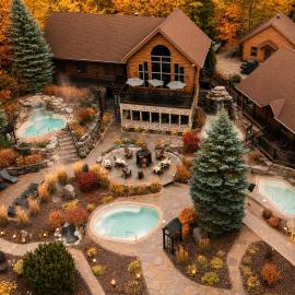 Natur'Eau Chalets & Spa，位于Mandeville的酒店