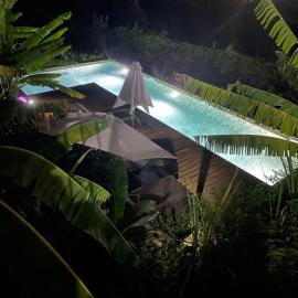 T3 Lumineux avec vue exceptionnelle et piscine Oasis de nature et Sérénité，位于Petit-Canal的酒店