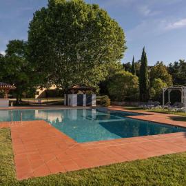 Mercure Aix-En-Provence Sainte-Victoire，位于勒鲁热新堡的酒店