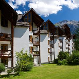 Schweizerhof Ferienwohnungen Lenzerheide Haus 3，位于伦策海德的酒店