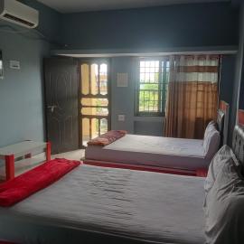 Subhalaxmi Hotel and Lodge，位于Bahāsi的酒店