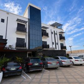 The Alliance Suites and Apartments,位于阿沙巴的酒店