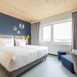 Leonardo Smart Hotel Vienna Airport，位于施韦夏特的酒店