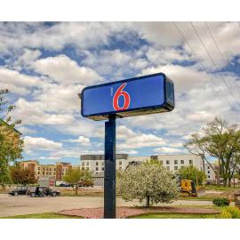 Motel 6 Elkhart, IN，位于埃尔克哈特的酒店