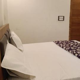 Awadh stay inn,位于Prayagraj的酒店