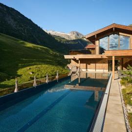 Hotel Alpenhof，位于图克斯的酒店