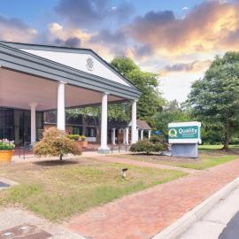 Quality Inn & Suites，位于威廉斯堡的酒店