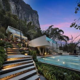 BYMA Valley Hideaway Resort Yangshuo·Ten-Mile Gallery · Yulong River·Double-Level Cliffside Infinity Pools · Private Luxury Villas ·Panoramic Floor-to-Ceiling Café & Dining