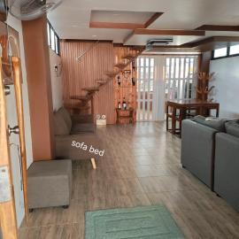 Modern Loft House Ormoc with Car Rental，位于奥尔莫克的酒店