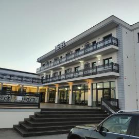 Airport Hotel，位于Tautii Magheraus的酒店