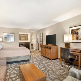 Best Western Plus Black Oak，位于佩索罗伯斯的酒店