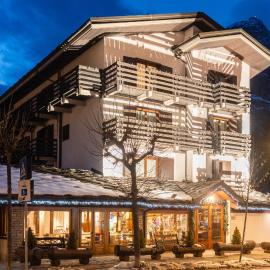 Hotel Les Jumeaux Courmayeur,位于库马约尔的酒店