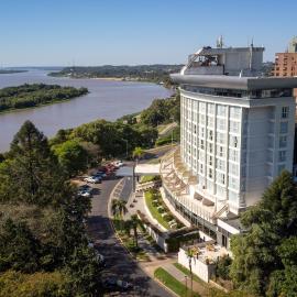 Howard Johnson Plaza Resort & Casino Mayorazgo，位于巴拉那的酒店