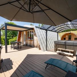 Au-Doux-Altic chalet romantique avec JACUZZI ET SAUNA，位于梅塔比耶的酒店