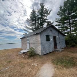 Bob's Cabin at Wishart's Point Lodge，位于Neguac的酒店