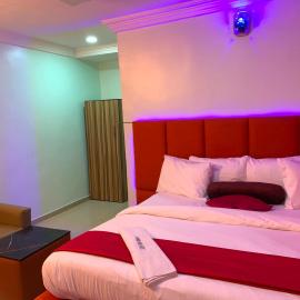 Diamond Groove Hotel & Suites，位于Sangotedo的酒店