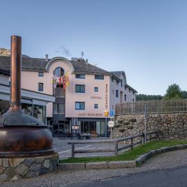 Hotel Restaurant Alte Brauerei，位于切勒里纳的酒店