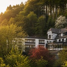 WELLNESS Hotel UHLENBERG，位于巴特明斯特艾弗尔的酒店