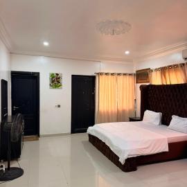 Luxurious 3 bedroom apartment in kano，位于卡诺的酒店