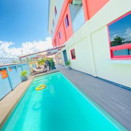 Barolena Hotel en appartement，位于帕拉马里博的酒店
