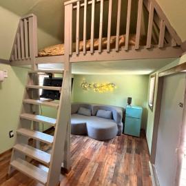 Private Cabin Near Table Rock Lake! Room，位于Reeds Spring的酒店