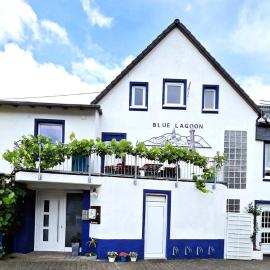 Blue Lagoon Holiday Apartments & Double Room with Balcony
