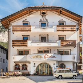 Hotel Flora，位于塞尔瓦迪加尔代纳山谷的酒店