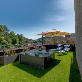 4 BD with SPA near center Private parking，位于科莫的酒店