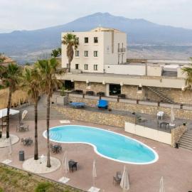 Kento Resort Hotel，位于Centuripe的酒店