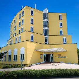 Hotel Belmondo Leipzig Airport by Mayburgh,位于Wiedemar的酒店