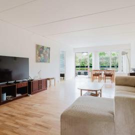 Lovely Apt In Charlottenlund 15 min From Center，位于夏洛滕隆的酒店