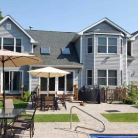 Beautiful 6-Bedroom Escape Featuring a Private Pool，位于汉普顿贝斯的酒店