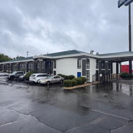 Days Inn & Suites by Wyndham Tuscaloosa - Univ. of Alabama，位于塔斯卡卢萨的酒店
