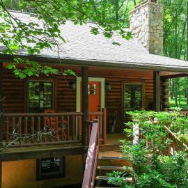 Rustic 2BR Cabin - HOT TUB & Fireplace - Oakland，位于麦科马斯海滩的酒店